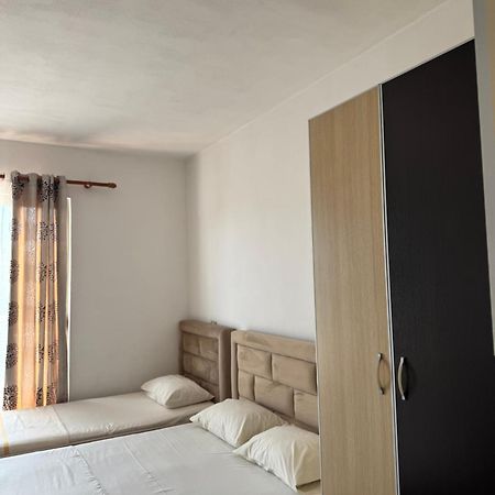Guesthouse Cami Durres Bagian luar foto