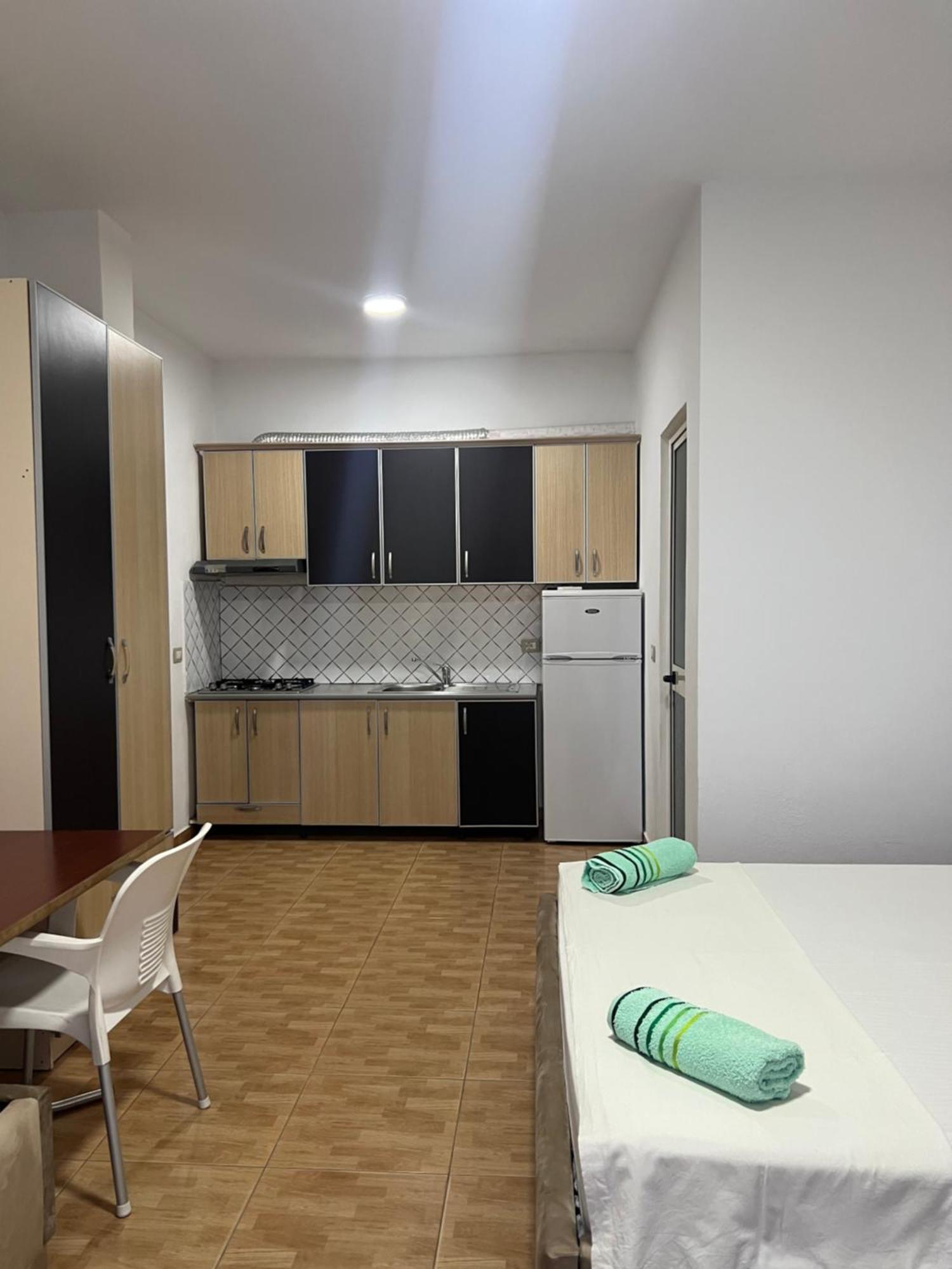 Guesthouse Cami Durres Bagian luar foto