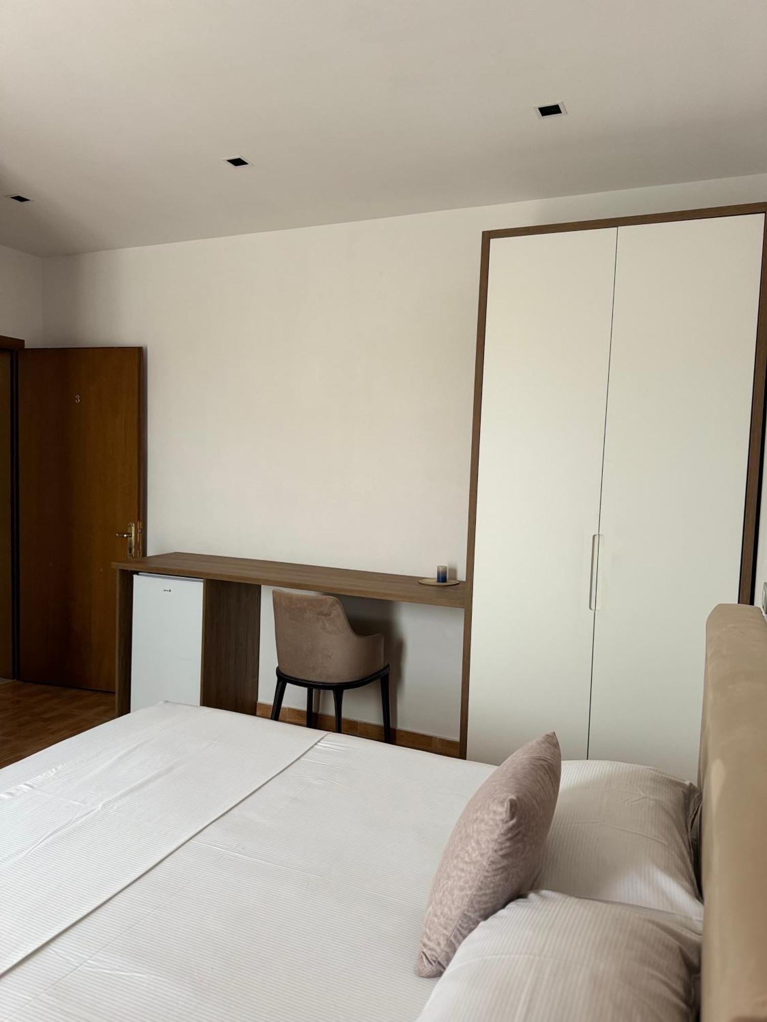 Guesthouse Cami Durres Bagian luar foto