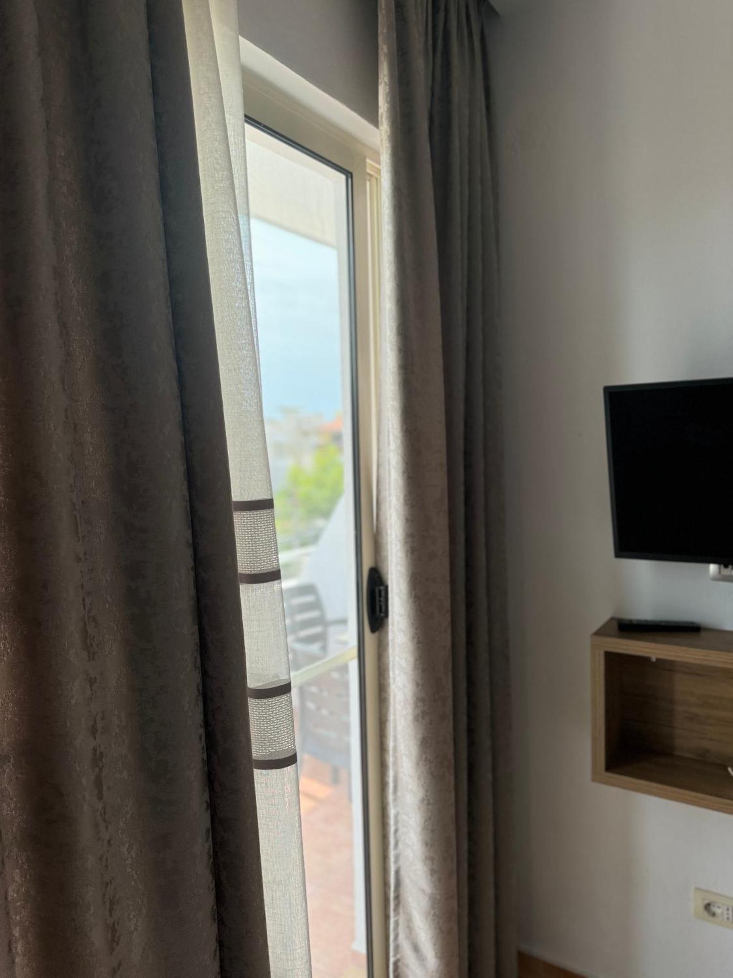 Guesthouse Cami Durres Bagian luar foto