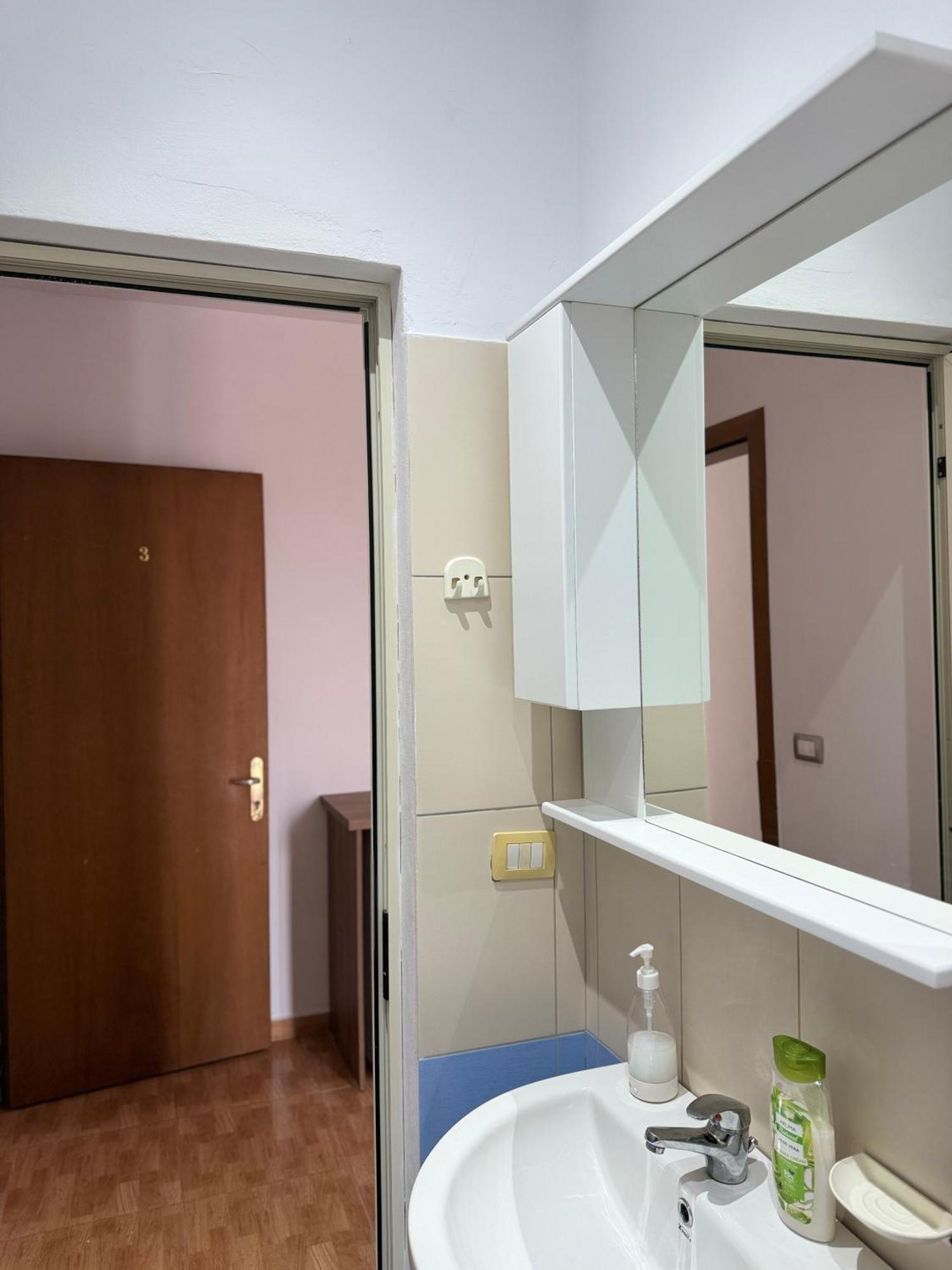 Guesthouse Cami Durres Bagian luar foto