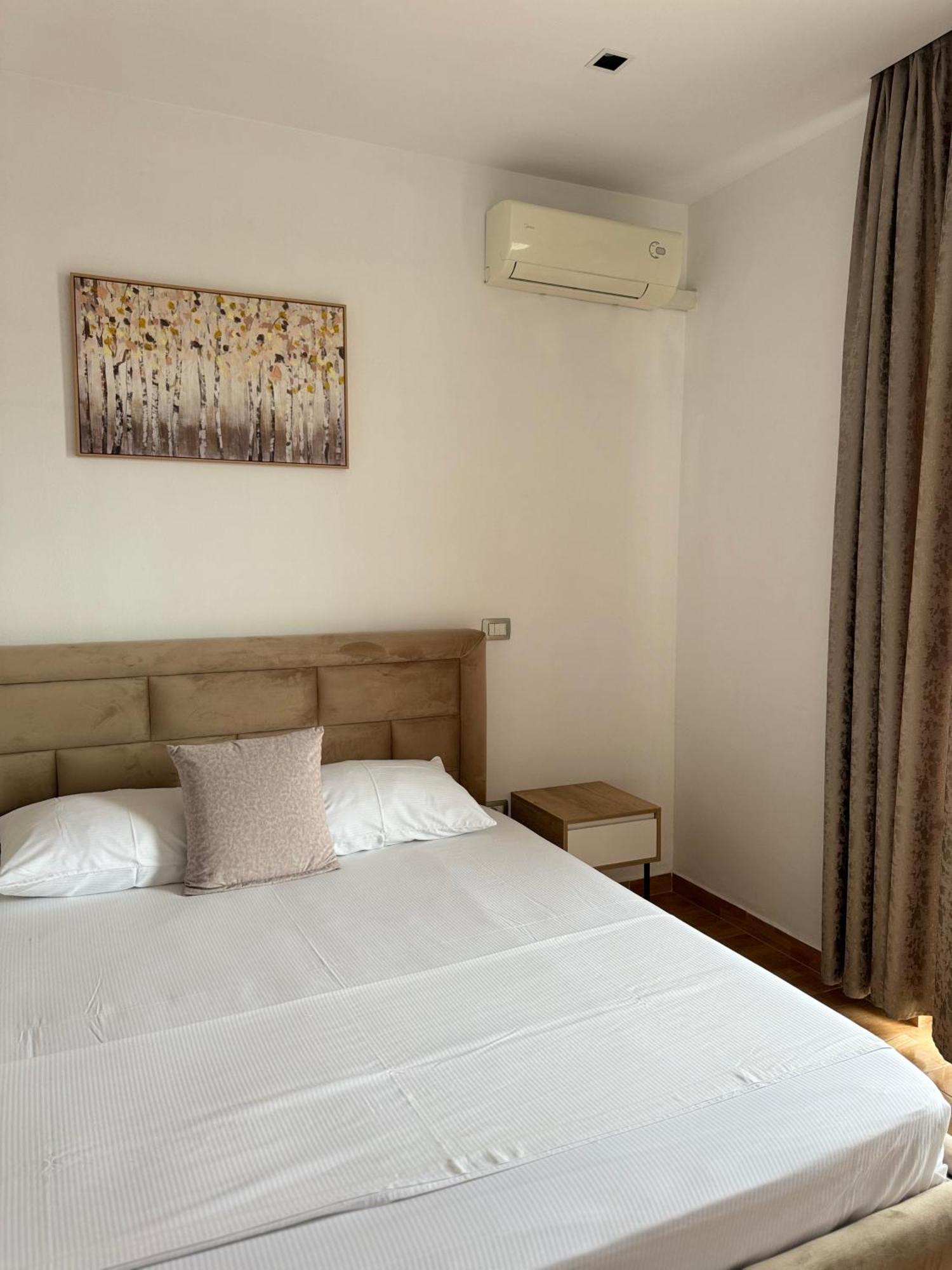 Guesthouse Cami Durres Bagian luar foto