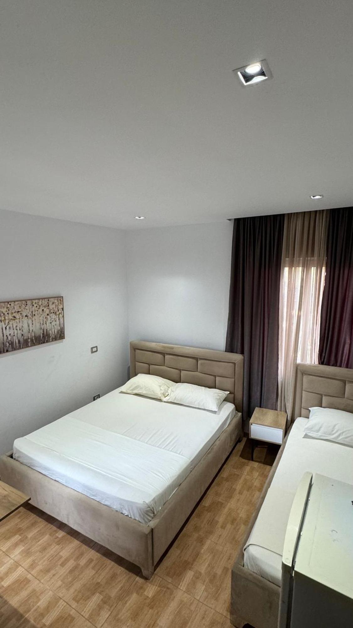 Guesthouse Cami Durres Bagian luar foto
