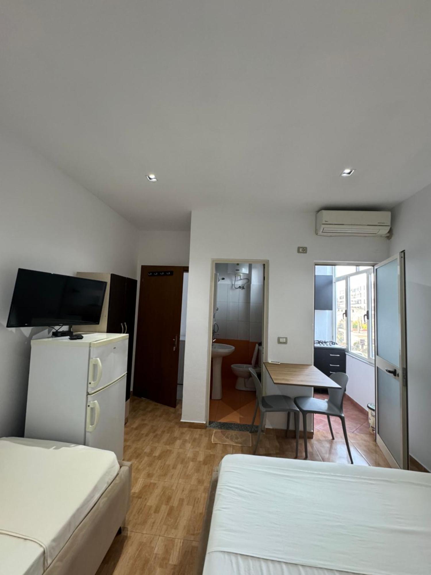 Guesthouse Cami Durres Bagian luar foto