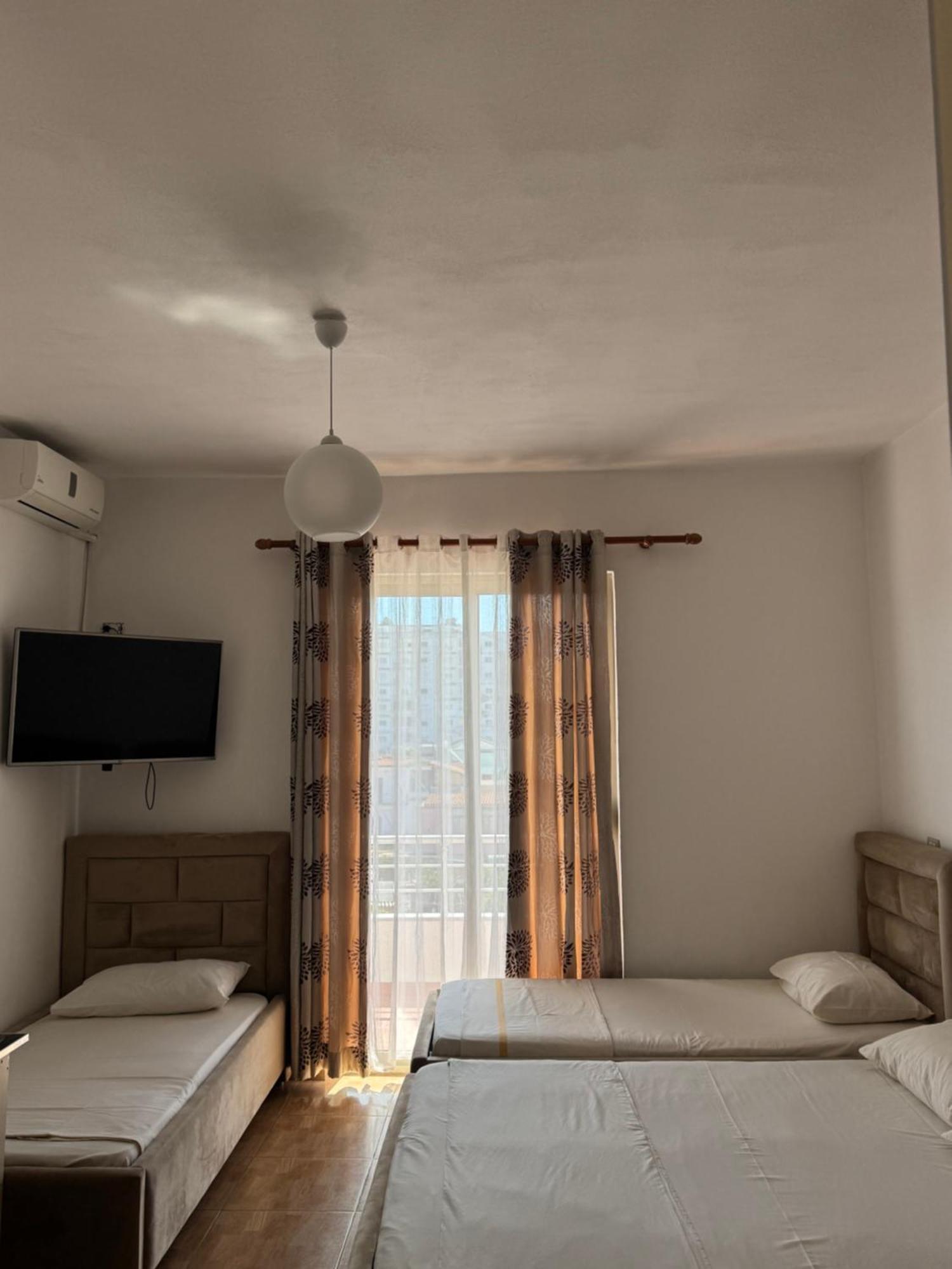 Guesthouse Cami Durres Bagian luar foto