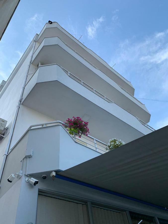 Guesthouse Cami Durres Bagian luar foto